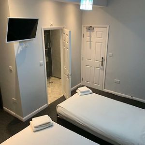 Twin Room Private Bathroom